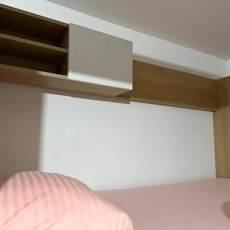 Rooftop Gallery Vandrarhem Tirana