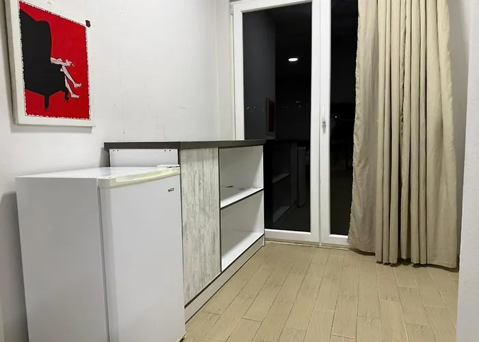 Rooftop Gallery Vandrarhem Tirana