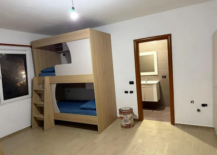 Hostel Rooftop Gallery Tiran